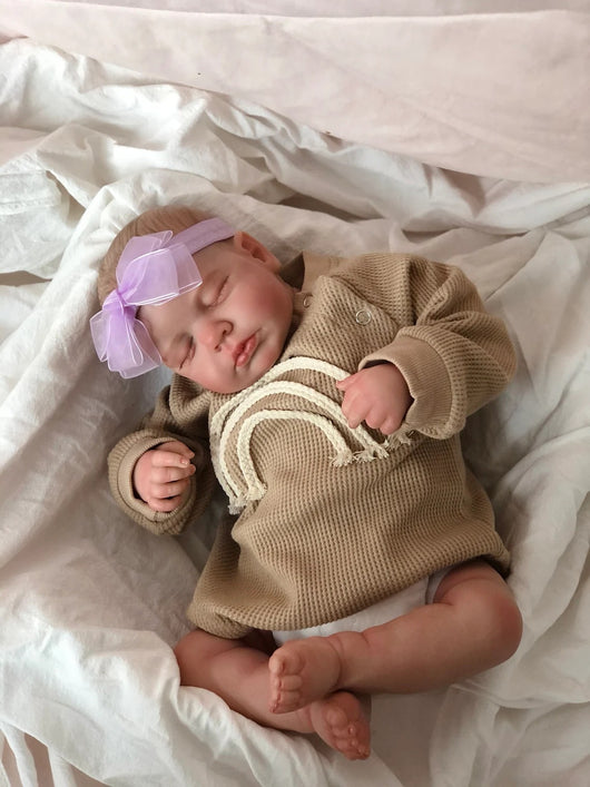 Muñeca Reborn Realista de 49cm con Detalles Auténticos - Image 9
