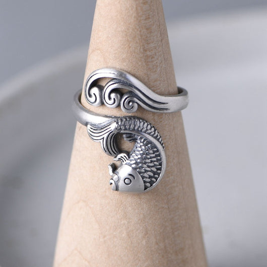 Anillo de Dedo Índice con Diseño de Ondas de Agua y Carpa - Image 9
