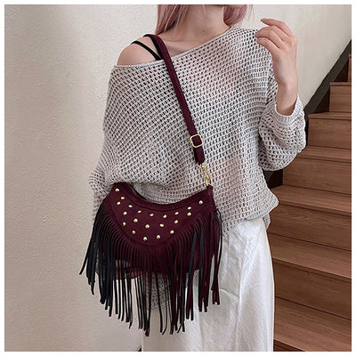 Bolsa Mensajera Retro Casual con Flecos y Remaches de Gran Capacidad - Image 17