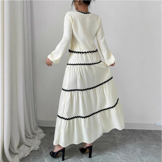 Conjunto Elegante con Blusa de Encaje y Falda Plisada con Mangas Farol - Image 2