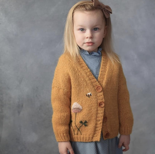 Cardigan Infantil Floral Bordado en Colores Puros