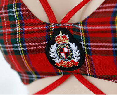 Traje de Colegiala Británica de Cuero Charol con Arnés de Tres Puntos - Image 13