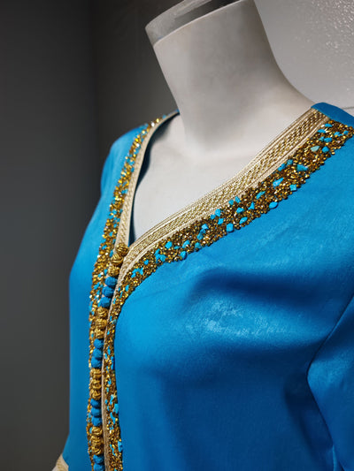 Abaya Elegante con Encaje de Diamantes y Cinta Brillante Estilo Dubai - Image 22
