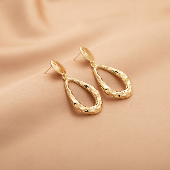 Aretes Colgante Gota de Agua Hueca Dorados Estilo Fashionable
