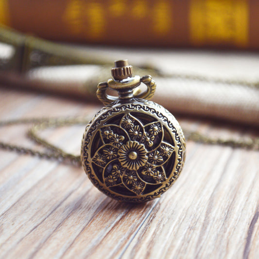 Reloj de Bolsillo Calado con Pétalos Boshiya - Pequeño con Cadena