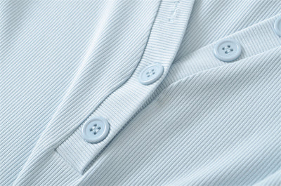Playera Cuello V Ajustada de Manga Corta - Diseño Moderno y Favorecedor - Image 18
