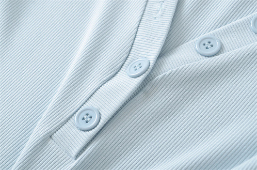 Playera Cuello V Ajustada de Manga Corta - Diseño Moderno y Favorecedor - Image 18
