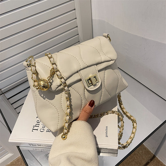 Bolsa Cuadrada Pequeña con Cadena de Hilo Bordado