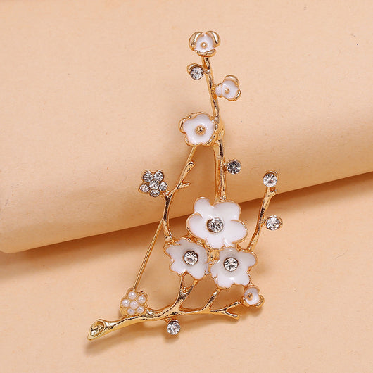Broche Vintage Dorado en Aleación con Diseño de Ciruela Elegante