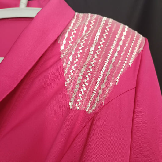 Vestido Rojo Rosado con Escote Profundo V y Cintura Alta - Image 17