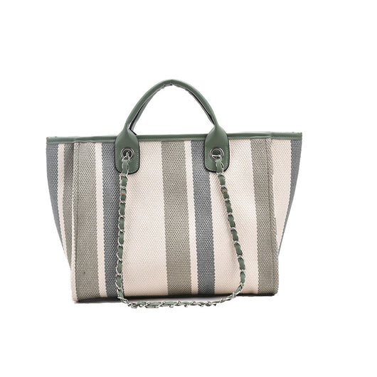 Bolsa de Cadena Portátil con Textura Rayada y Detalles en Contraste - Image 13