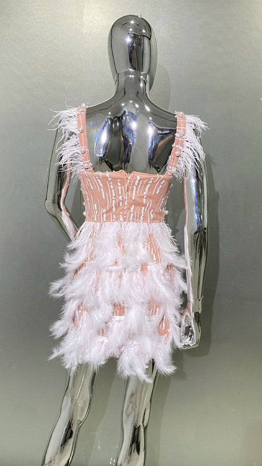 Vestido Corto Ajustado con Cuentas de Industria Pesada y Escote en V - Image 9