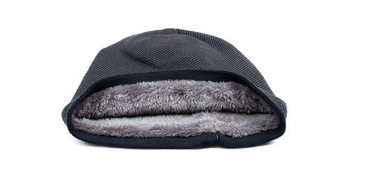 Gorro de Lana Tejido con Etiqueta Iron Label - Calidez y Estilo - Image 2