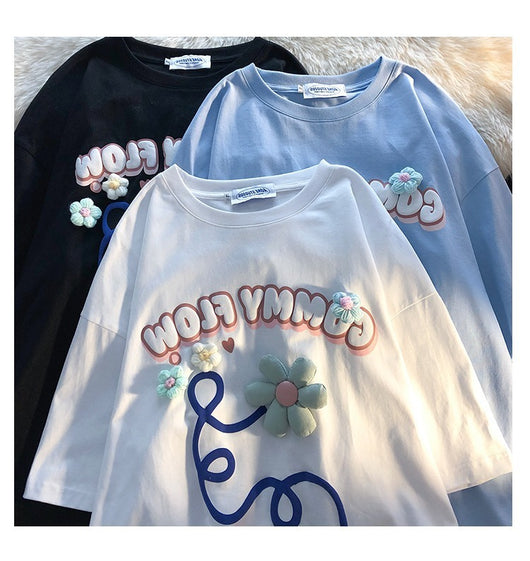 Playera Estampada con Letras Florales y Espuma - Image 20