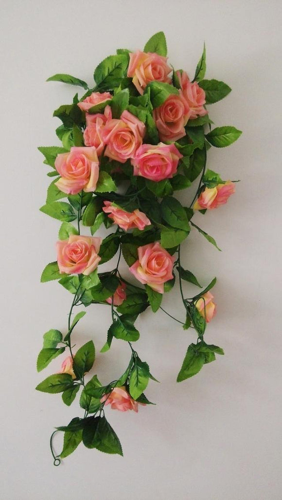 Guirnalda de Rosas Artificiales en Ratán para Decoración de Bodas