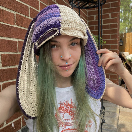 Gorro de Punto Artesanal con Orejas de Conejo, Diseño Divertido con Máscara de Un Ojo y Cuernos - Image 12