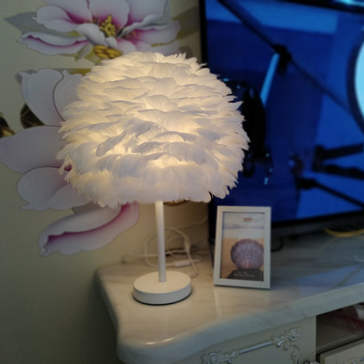 Lámpara de Mesa Artística con Pluma para Dormitorio - Image 24