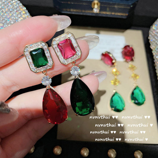 Aretes de Oro 18K Corazones y Flechas con Diamantes de Colores