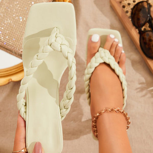 Sandalias de Tacón Alto con Tiras Trenzadas y Detalles de Cristal - Image 8