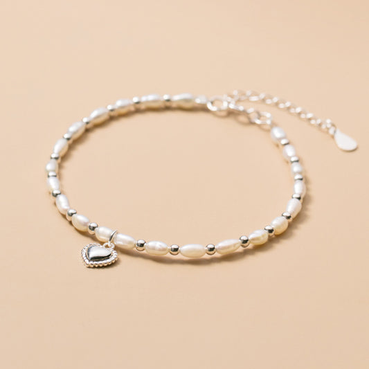 Pulsera de Perlas con Dije de Amor - Elegancia y Serenidad
