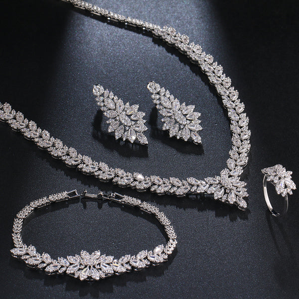 Conjunto de Aretes de Novia con Circonita y Borla Elegante
