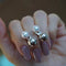 Pearl And Pequeño Dorado Ball Combined With Dorado Earrings Blanco