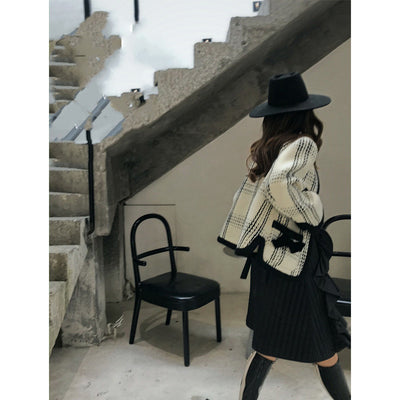 Blazer de Lana con Detalle de Moño y Contraste en Seda Negra - Image 8