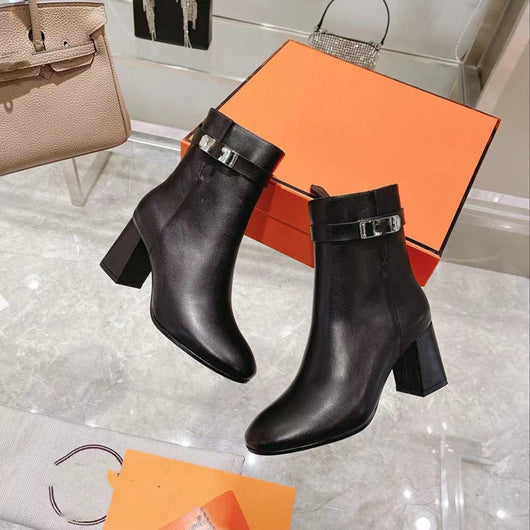Botas Tobilleras de Cuero con Cierre Lateral y Detalles Combinados - Image 3