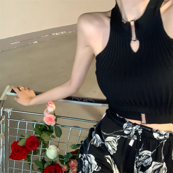 Chaleco Negro Sin Mangas con Hombros Descubiertos - Top de Diseño Moderno para Mujer