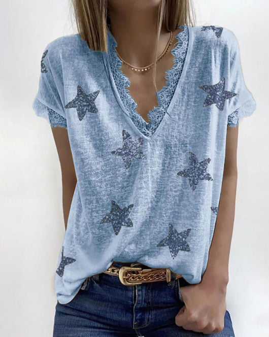 Blusa Estampada con Escote en V y Detalles de Encaje - Image 11