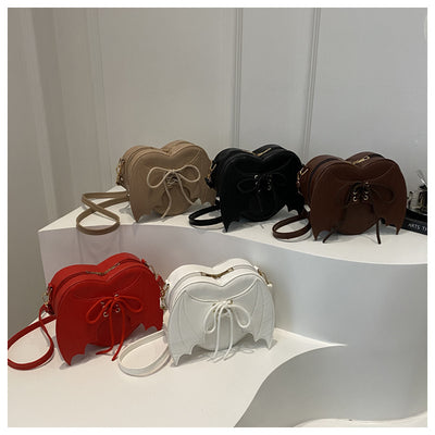 Bolso Bandolera con Diseño de Alas de Murciélago y Corazón - Image 37