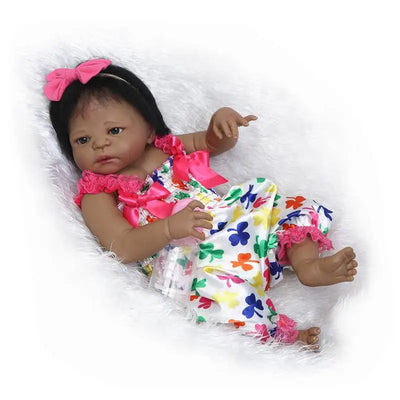 Muñeca Bebé Realista de Piel Oscura - Image 8