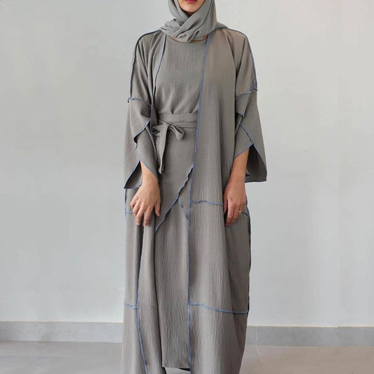 Traje de Tres Piezas con Capa Exterior de Color Sólido