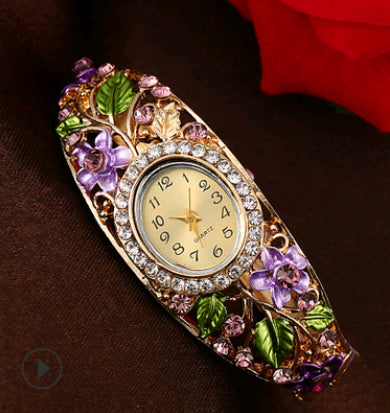 Reloj de Pulsera para Mujer con Diamantes y Diseño Artístico Étnico - Image 10