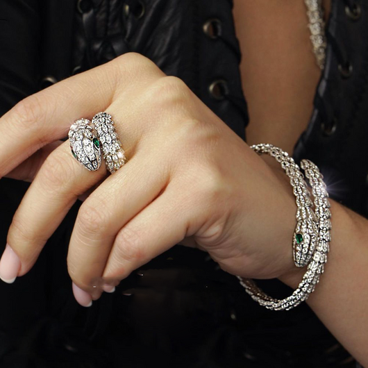 Anillo de Serpiente con Diamantes y Esmeraldas