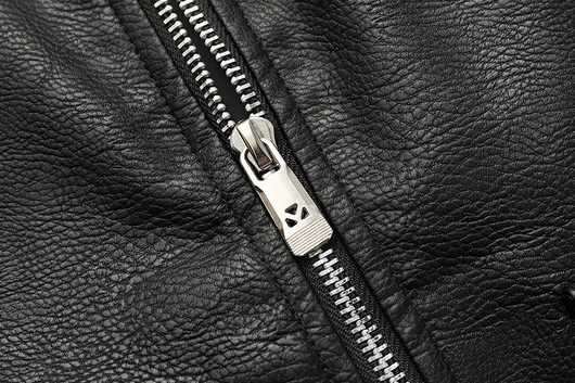 Chaqueta de Cuero para Hombre con Bordado en Solapa - Image 10