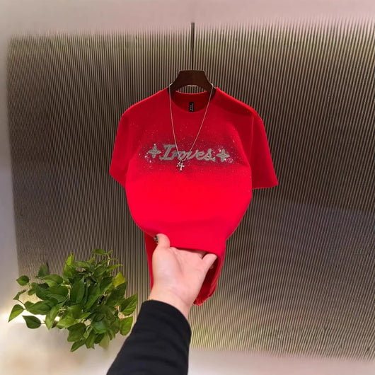 Playera Roja de Cuello Redondo con Letras de Brillantes - Image 4