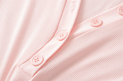 Playera Cuello V Ajustada de Manga Corta - Diseño Moderno y Favorecedor - Image 24