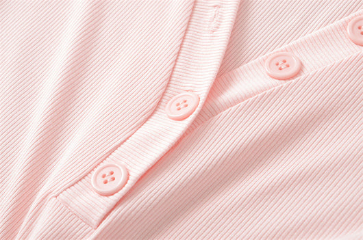 Playera Cuello V Ajustada de Manga Corta - Diseño Moderno y Favorecedor - Image 24
