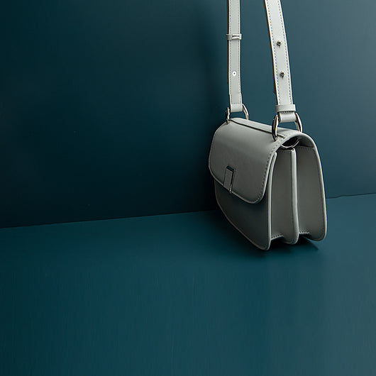 Bolso Messenger de Cuero Genuino para Mujer - Diseño Exclusivo - Image 8