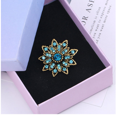 Broche Floral Dorado Vintage con Cristales y Brillantes - Image 7