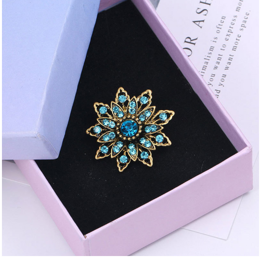 Broche Floral Dorado Vintage con Cristales y Brillantes - Image 7