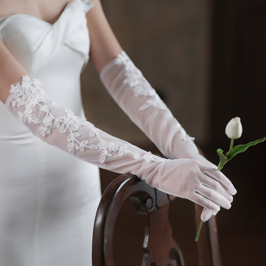 Guantes de Encaje Blanco Elegantes para Boda y Cena - Image 2