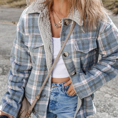 Chaqueta Camisa Patchwork Cuadros con Cuello Sherpa Azul Cielo y Bolsillo
