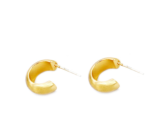Aretes Dorados en Forma de C - Diseño Elegante y Minimalista