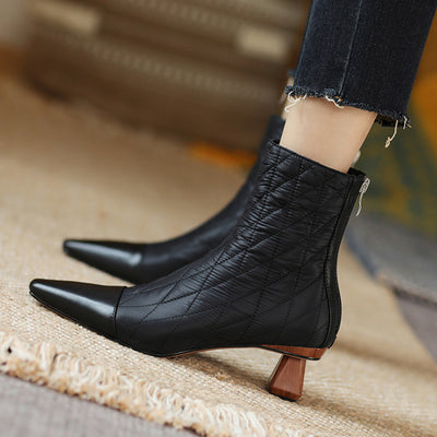 Botas Cortas con Tacón Grueso y Detalles a Juego - Image 8