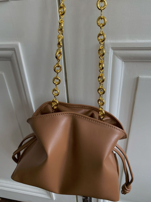 Bolso Bandolera de Cuero Vacuno Tipo Bucket para Mujer - Image 10