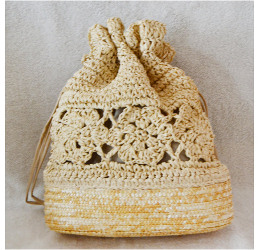Mochila Tejida Artesanal de Estilo Universitario con Fibra Natural - Image 9
