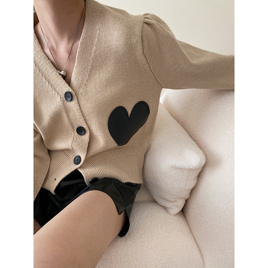 Cardigan Tejido Cuello V con Detalles en Contraste y Etiqueta Love - Image 13