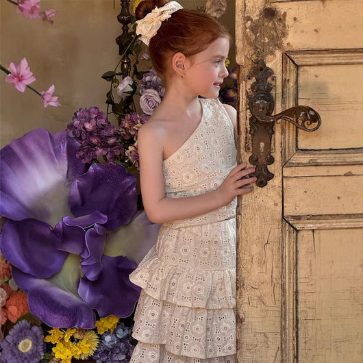Vestido Pastel con Hombreras Oblicuas y Bordados de Verano - Image 2